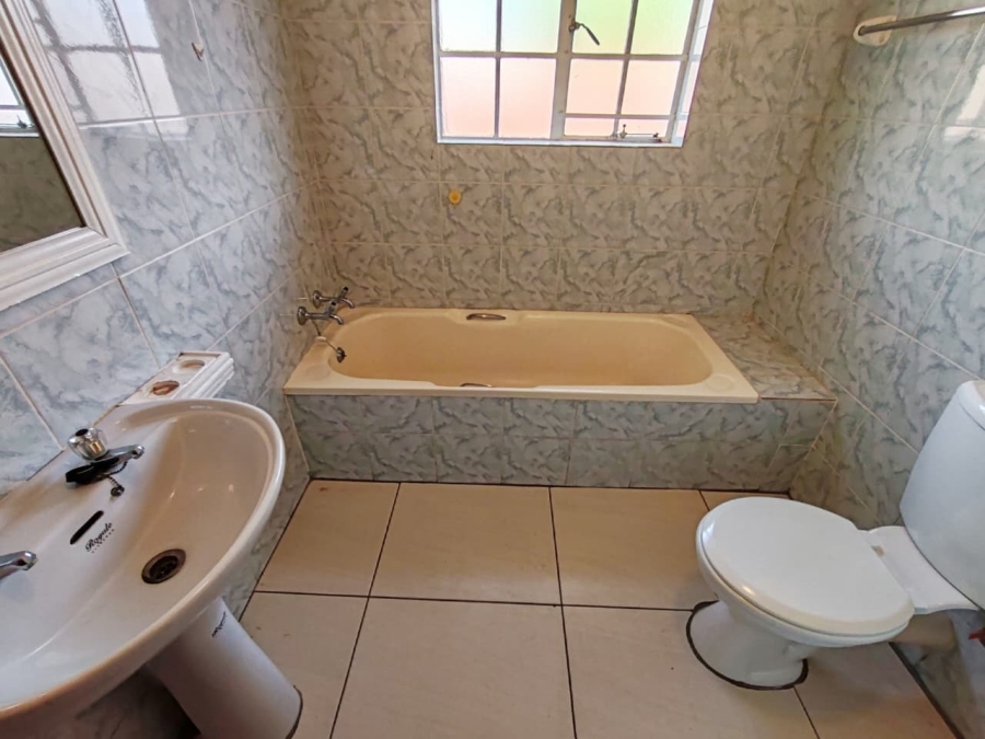 3 Bedroom Property for Sale in Kannoniers Park North West